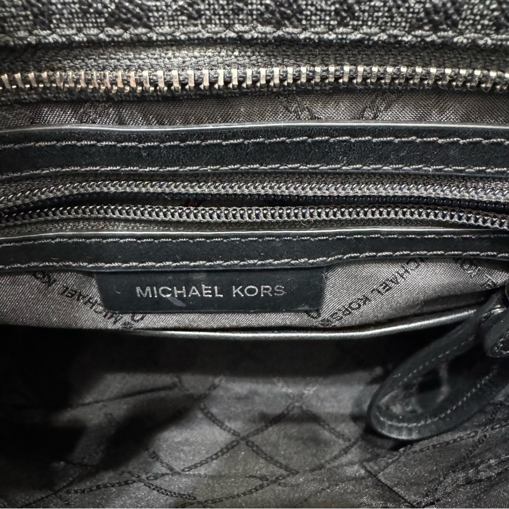 Michael Kors LG MESSENGER Crossbody Black - Picture 10 of 13